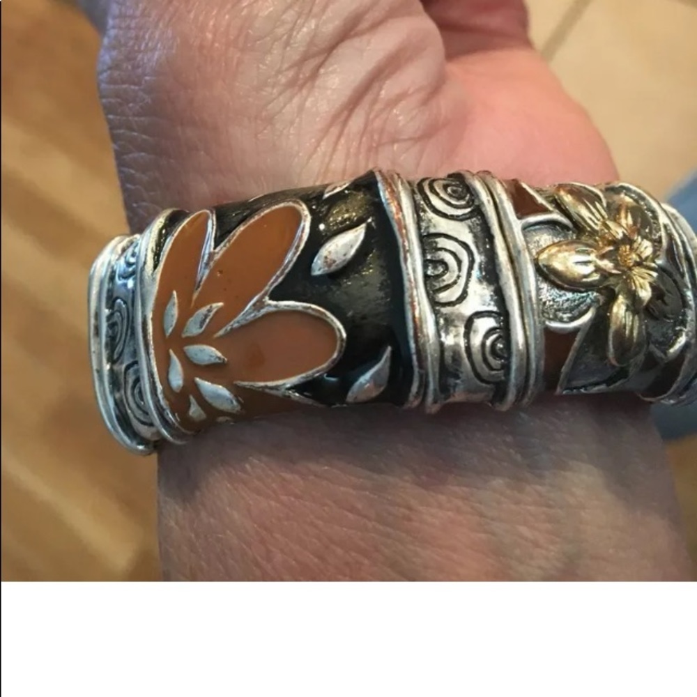 Unique multi colored floral stretch bracelet